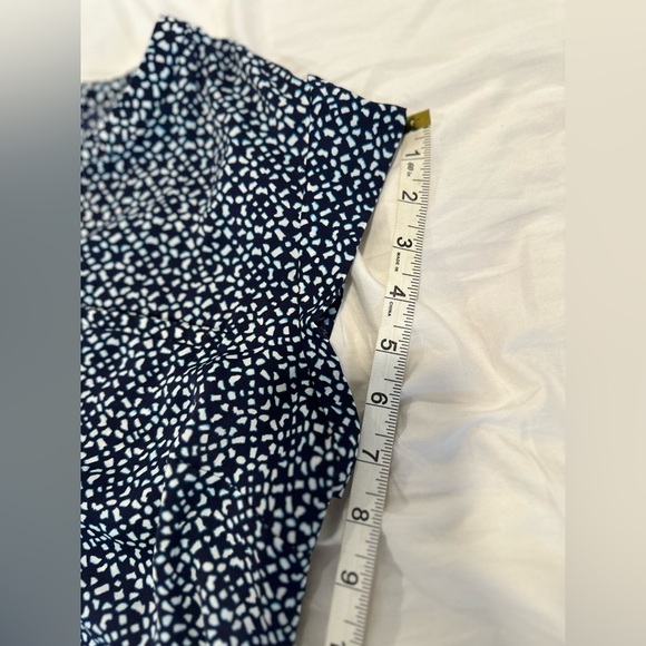 Dalia Collection Blouse Women Sz:M cap sleeve VNeck Blue White Geometric pattern - Picture 5 of 8